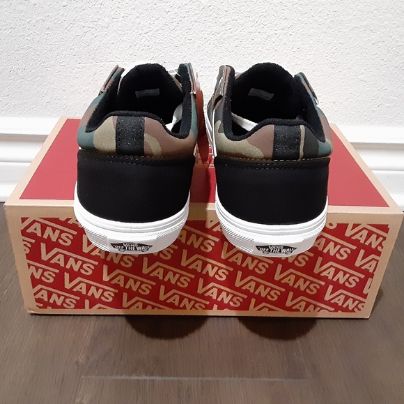Vans - Picture 3 of 4